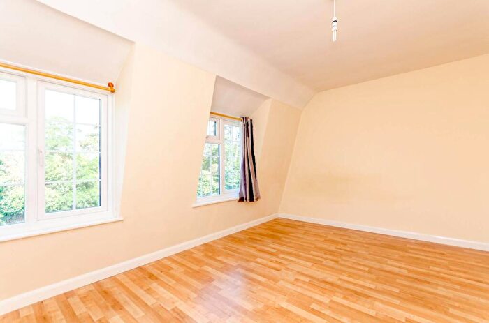 2 Bedroom Flat To Rent In London Road, Burpham, Guildford, GU4