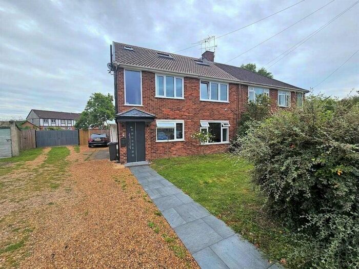 2 Bedroom Maisonette To Rent In Oak Way, Feltham, TW14