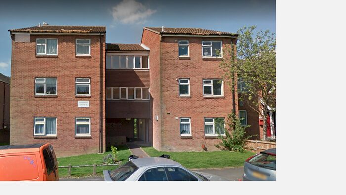 1 Bedroom Flat To Rent In Whitehawk Road, Brighton, BN2