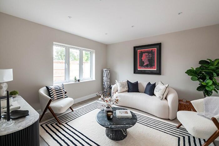 4 Bedroom Detached House For Sale In Weatherhill Road, RH6