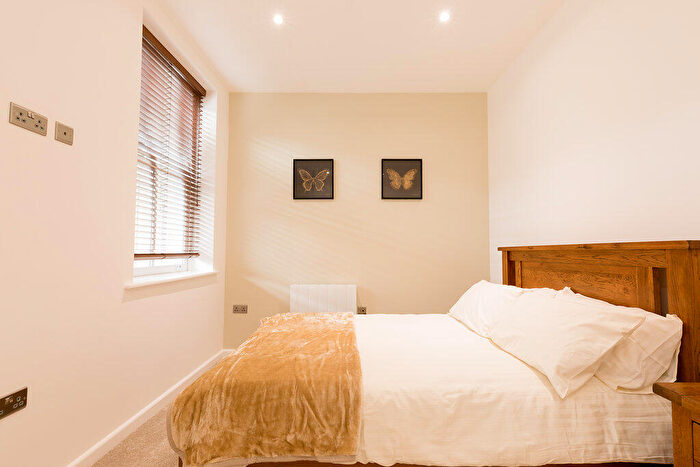 2 Bedroom Apartment To Rent In Hounds Gate Court, Nottingham, NG1