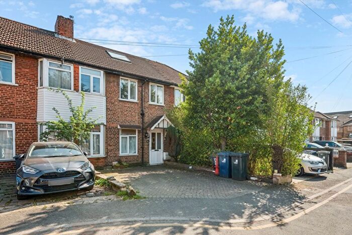 4 Bedroom Semi-Detached House To Rent In Braid Avenue, Acton, W3