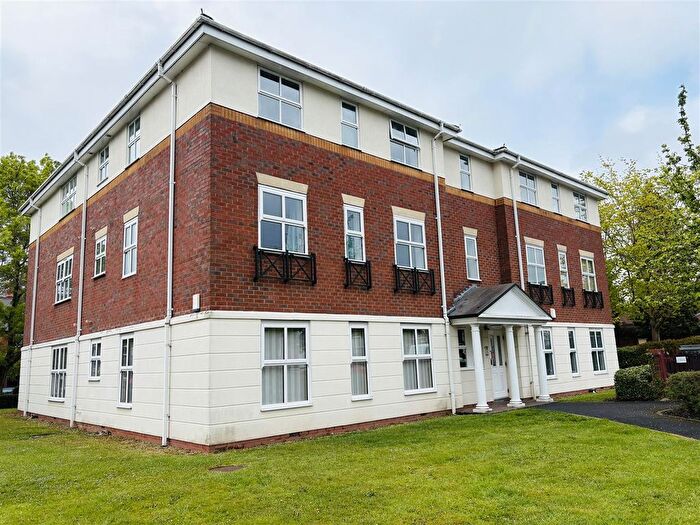 2 Bedroom Flat To Rent In Victoria Gardens, Cradley Heath, West Midlands, B64