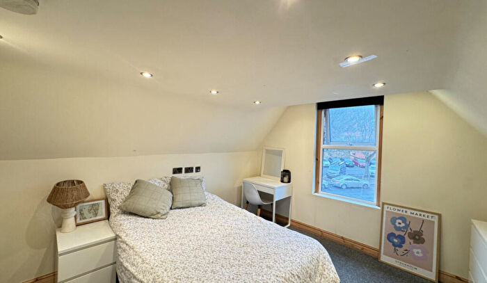 10 Bedroom End Of Terrace House To Rent In West Parade - Bed, LN1