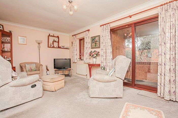 2 Bedroom Flat For Sale In Upton Court, Crouch Street, Banbury, OX16