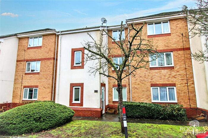 2 Bedroom Apartment For Sale In Redshank Court, Thatcham, Berkshire, RG19