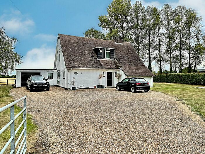 3 Bedroom Detached House To Rent In Bushmead Road, Bedford, MK44