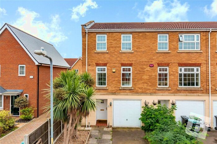 3 Bedroom End Of Terrace House To Rent In Allens Mead, Gravesend, Kent, DA12