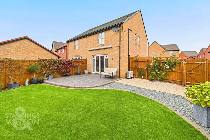 3 Bedroom Semi-Detached House For Sale In Hardley Road, Poringland, Norwich, NR14