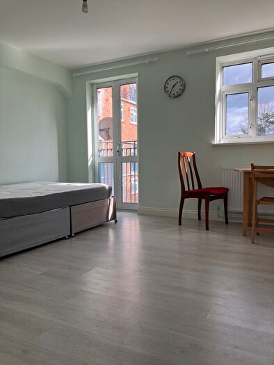 Studio To Rent In London Road, Mitcham, CR4