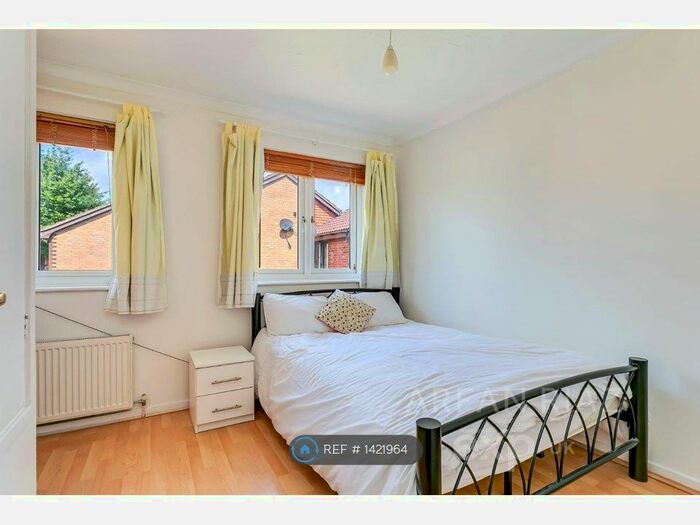 2 Bedroom Semi-Detached House To Rent In Tarragon Close, London, SE14