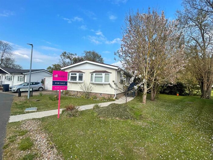 2 Bedroom Park Home For Sale In Shepherds Grove Park, Stanton, IP31