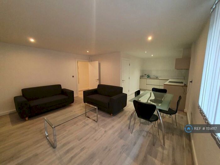 2 Bedroom Flat To Rent In Queensgate House, London, E3