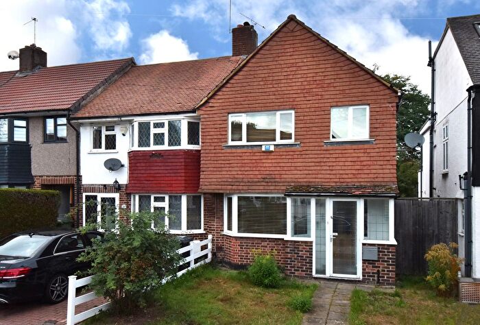 3 Bedroom End Of Terrace House For Sale In Westdean Avenue, Lee, SE12