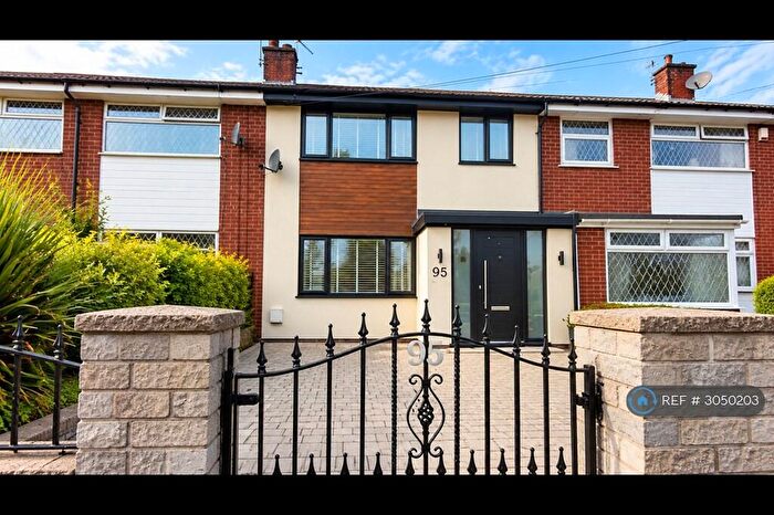 3 Bedroom Terraced House To Rent In Hollins Lane, Bury, BL9