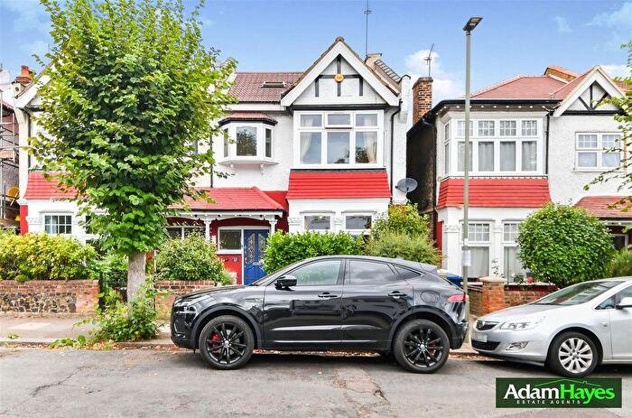 4 Bedroom Semi Detached House For Sale In Dudley Road, Finchley, N3