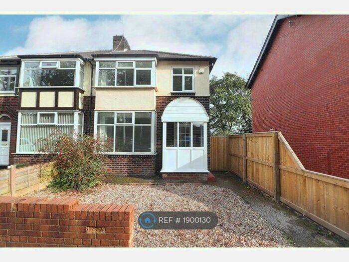 3 Bedroom Semi-Detached House To Rent In Bridgwater Road, Manchester, M28