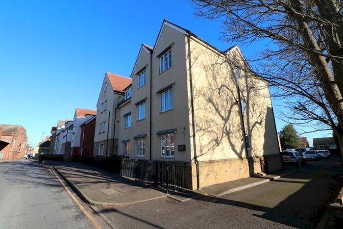 2 Bedroom Flat To Rent In Chapel Street, Billericay, CM12