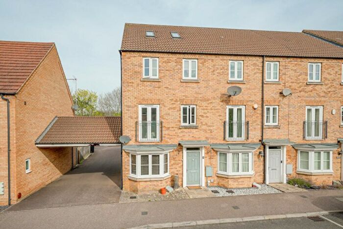 4 Bedroom Town House For Sale In Kingfisher Drive, Leighton Buzzard, LU7