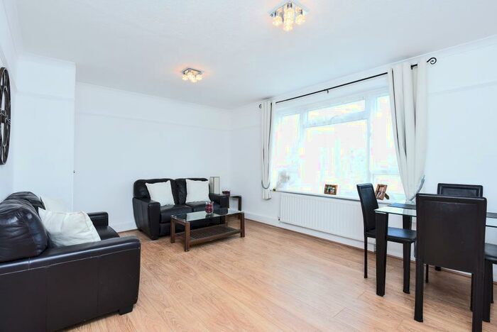 1 Bedroom Apartment To Rent In Alexandra Grove, London, N12