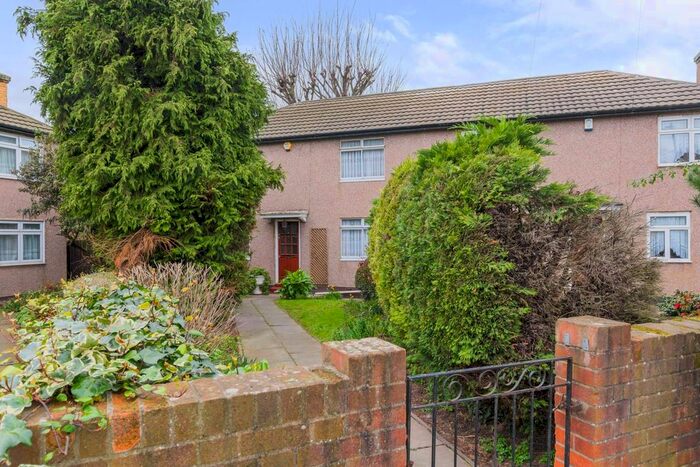 4 Bedroom Property To Rent In Lincoln Road, Plaistow, London, E13