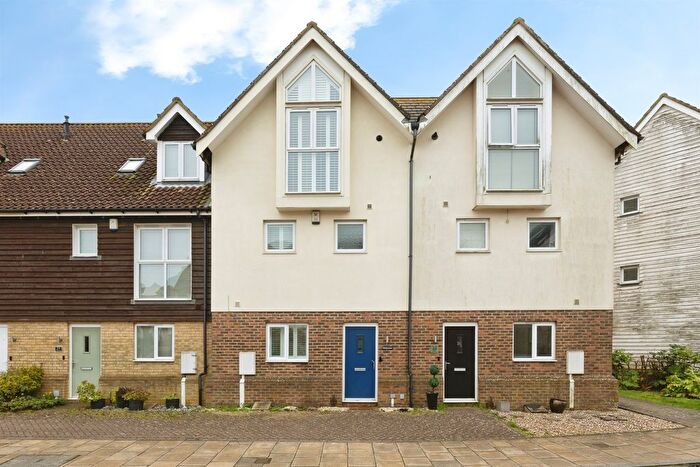 3 Bedroom Property For Sale In Paxton Avenue, Hawkinge, Folkestone, CT18