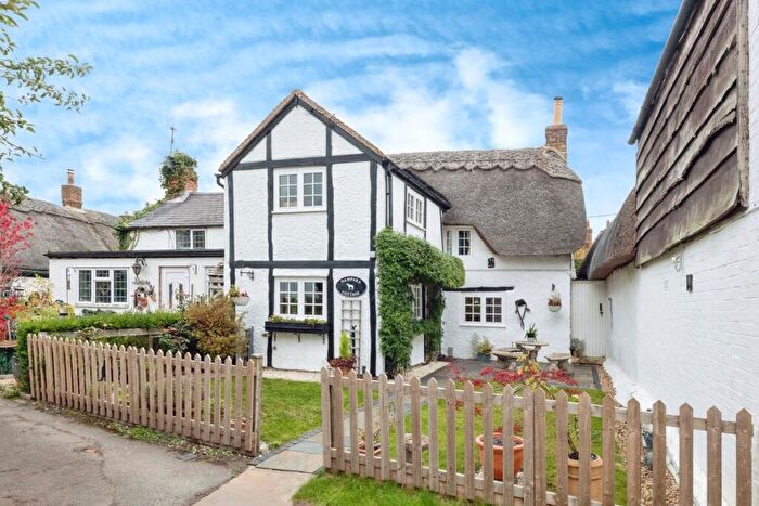 2 Bedroom Detached House For Sale In The College, Marsh Gibbon, Bicester, OX27