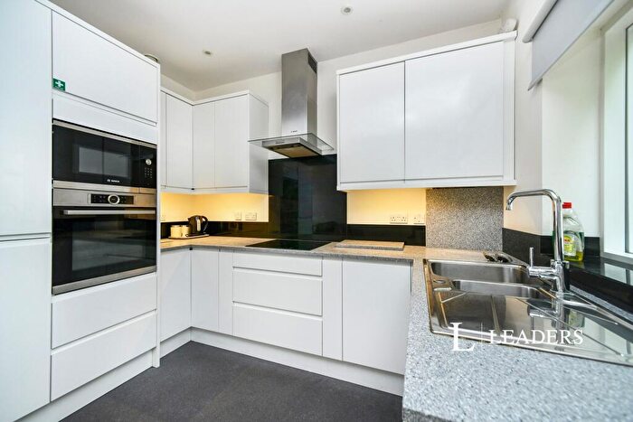 3 Bedroom Terraced House To Rent In Chestnut Close, Princes Road, BN2