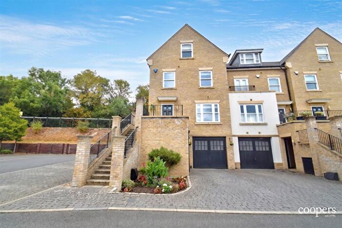 5 Bedroom Town House To Rent In Royal Quay, Harefield, UB9