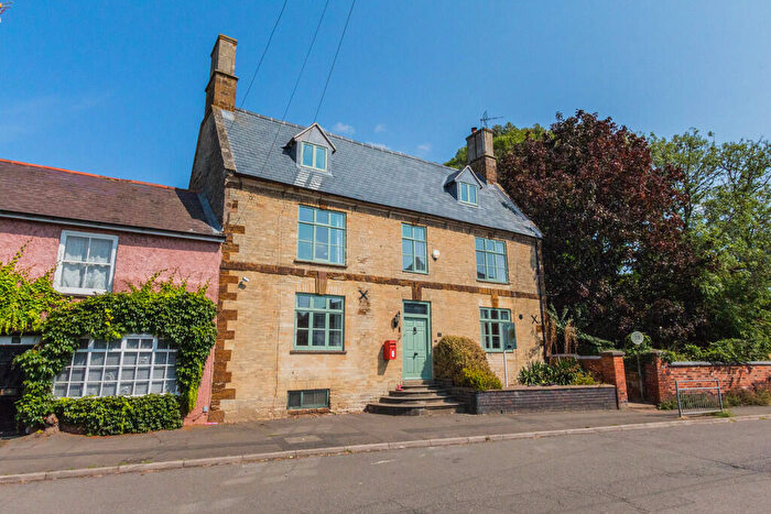 5 Bedroom Cottage For Sale In High Street, Finedon, NN9