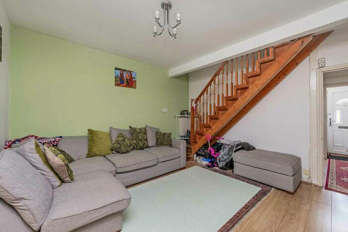 3 Bedroom Terraced House To Rent In Queens Road, London, N11