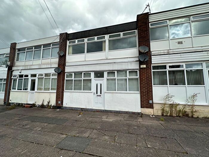 2 Bedroom Flat To Rent In Grosvenor Road, Hyde, SK14