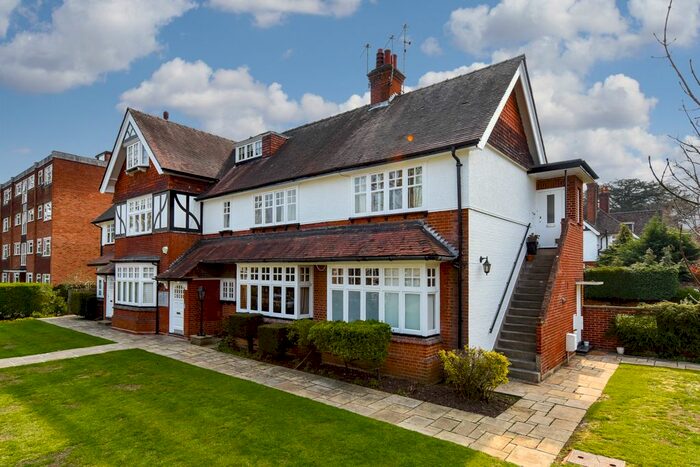 1 Bedroom Flat To Rent In Lovelace Road, Surbiton, KT6