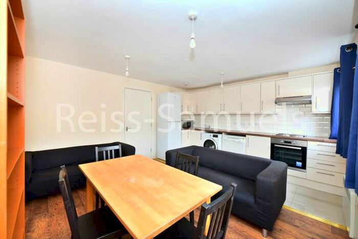 5 Bedroom Town House To Rent In Cyclops Mews., Canary Wharf, E14