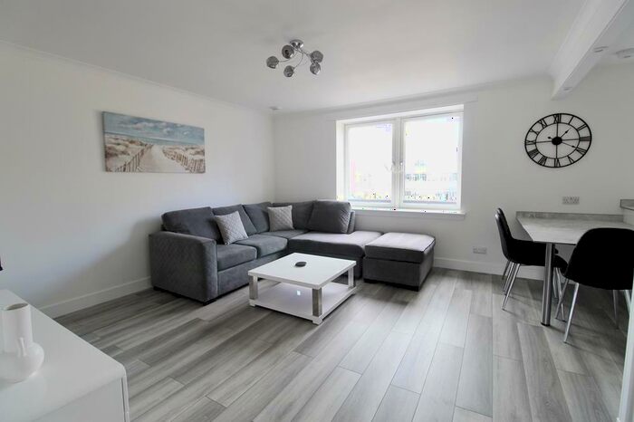 2 Bedroom Flat To Rent In Candlemakers Lane, Top Floor, AB25