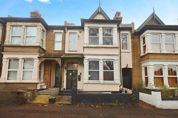 7 Bedroom Terraced House For Sale In Toledo Road, Southend-on-sea, SS1