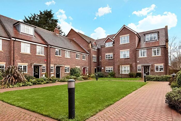 2 Bedroom Apartment To Rent In St Bartholomews Close, Chichester, PO19