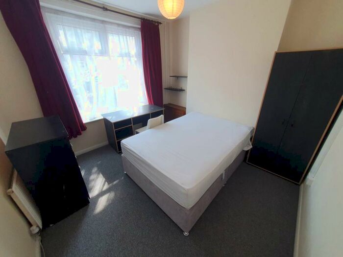 4 Bedroom House To Rent In Richard Street, Cathays, Cardiff, CF24