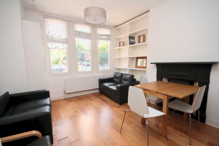 2 Bedroom Flat To Rent In Rathcoole Gardens, London, N8