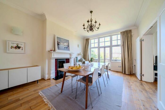 3 Bedroom Flat To Rent In Richmond Bridge Mansions, East Twickenham, TW1
