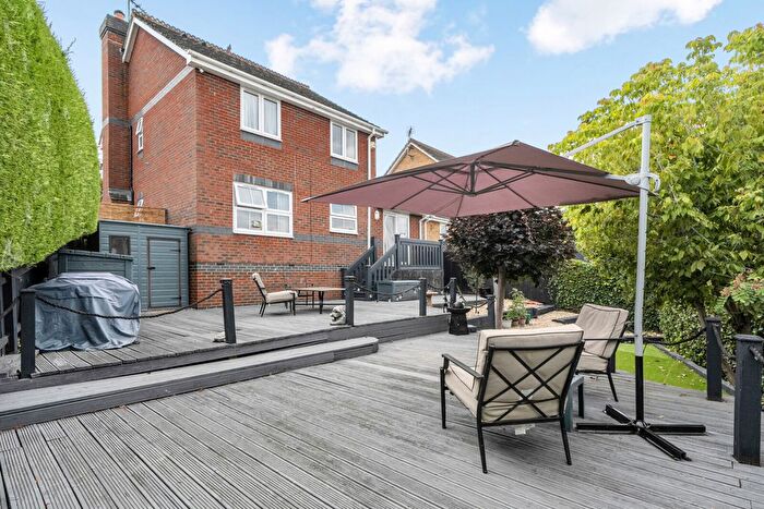 3 Bedroom Detached House For Sale In The Sadlers, Tilehurst, Reading, Berkshire, RG31
