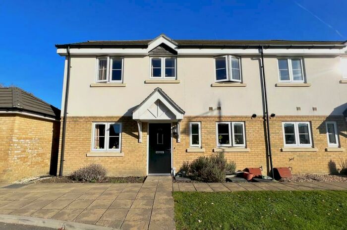 3 Bedroom End Of Terrace House To Rent In Brookwood, GU21