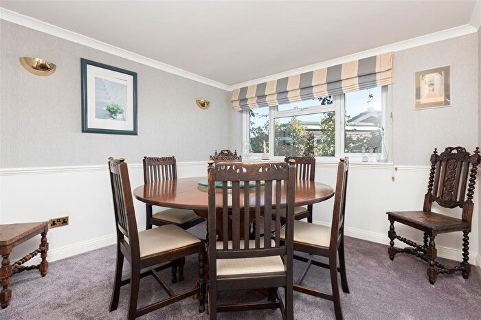 3 Bedroom Bungalow For Sale In High Street, Langford, SG18