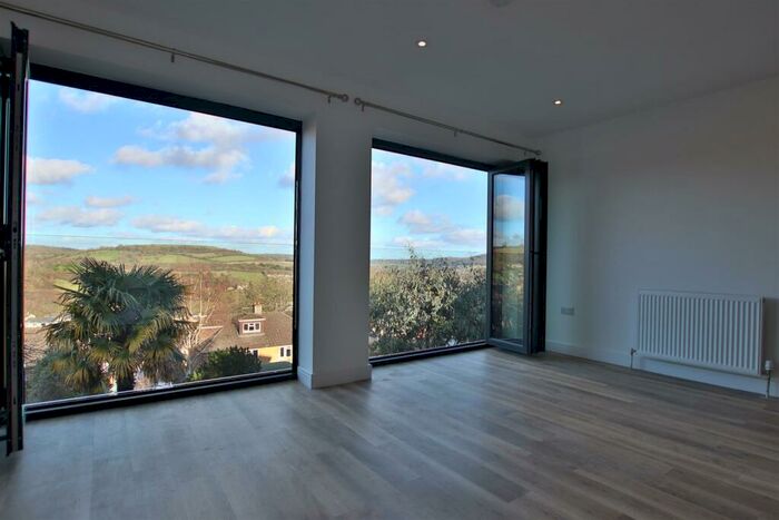 4 Bedroom Semi-Detached House To Rent In Solsbury Way, Bath, BA1