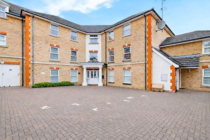 2 Bedroom Flat For Sale In Fuller Close, Bushey, WD23