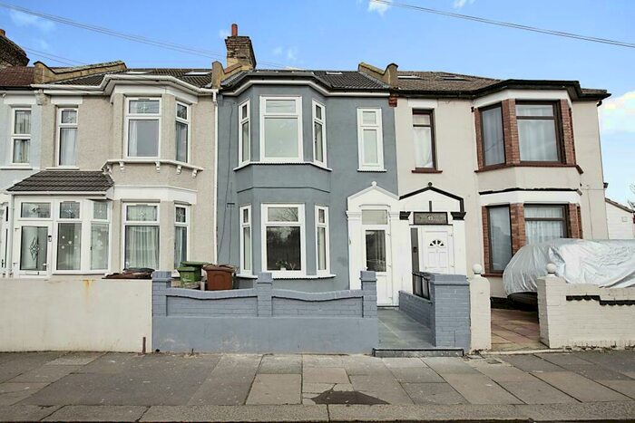 5 Bedroom Terraced House To Rent In Salisbury Avenue, Barking, IG11