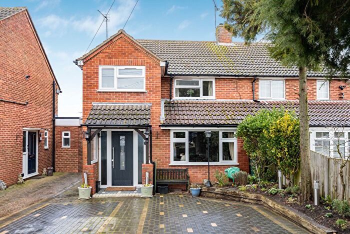 3 Bedroom Semi Detached House For Sale In Elm Avenue, Caddington, LU1