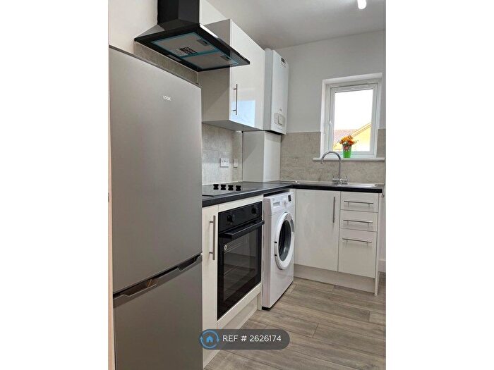 1 Bedroom Flat To Rent In Pitcroft Avenue, Reading, RG6