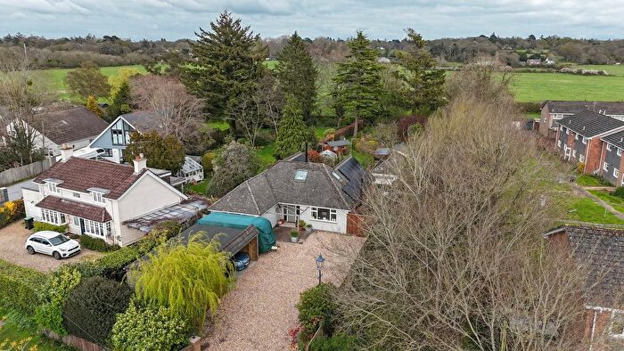 3 Bedroom Chalet For Sale In Eastfield Lane, Ringwood, BH24