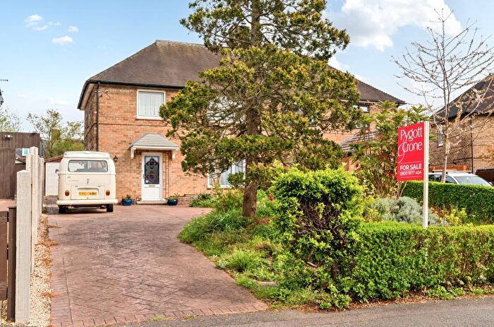 3 Bedroom Semi Detached House For Sale In Wollaton Vale, Wollaton, Nottinghamshire, NG8